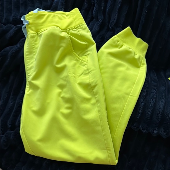 Figs Scrubs Set - Picture 3 of 5